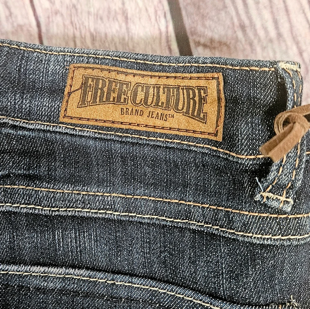 Free Culture NWT Size 1 Low Rise Dark Wash Skinny Jeans - Picture 4 of 7